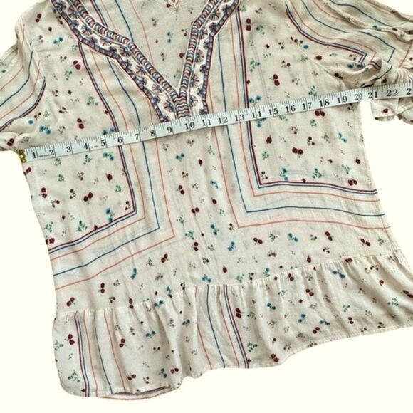 Democracy Peplum Flounce Split Sleeve Embroidered Placket Front Printed Top Sz L - Picture 5 of 8